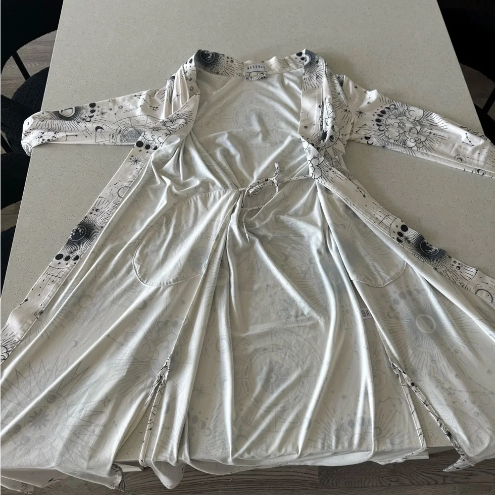 Mason Grey Robe - Picture 9 of 15